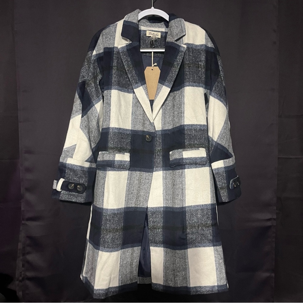 New Listicle plaid coat. Sz S Bought new. Never wore.